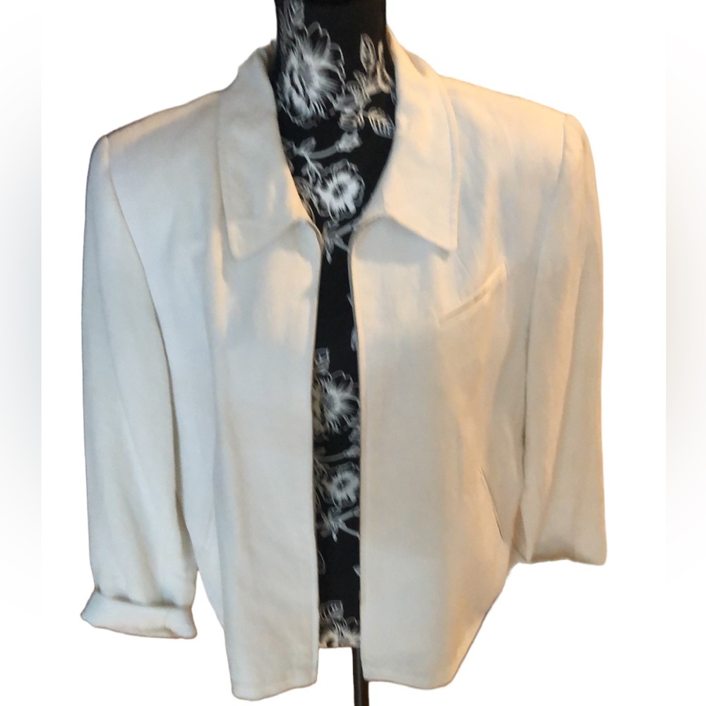Lord & Taylor  size 12 white linen blend zip front pockets